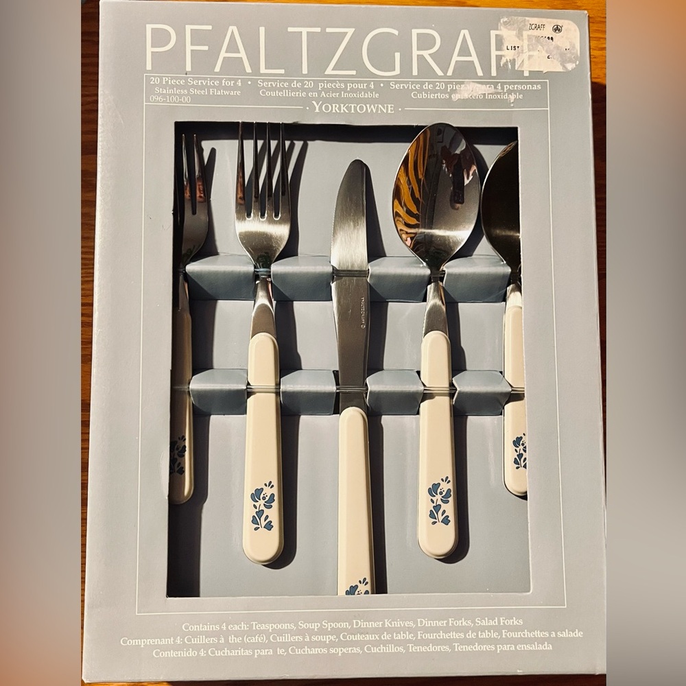 Pfaltzgraff Yorktowne Flatware Set - White and Blue
